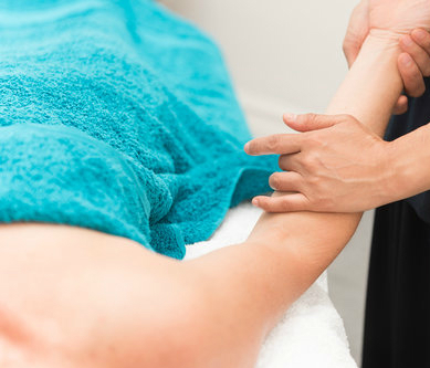 Manual-Lymphatic-Drainage-Massage-for-lymphoedema